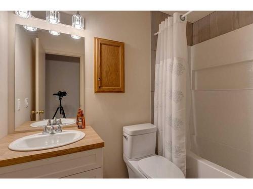 27 Abbeydale Villas Ne, Calgary, AB - Indoor Photo Showing Bathroom