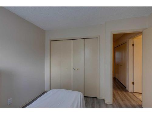 27 Abbeydale Villas Ne, Calgary, AB - Indoor Photo Showing Bedroom