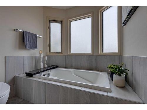 27 Abbeydale Villas Ne, Calgary, AB - Indoor Photo Showing Bathroom
