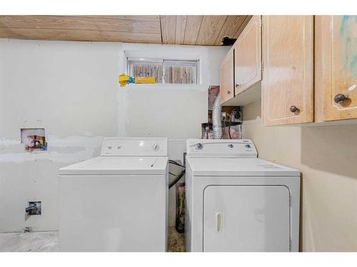 4220 58 Street Ne, Calgary, AB - Indoor Photo Showing Laundry Room