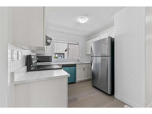 4220 58 Street Ne, Calgary, AB - Indoor Photo Showing Kitchen With Stainless Steel Kitchen