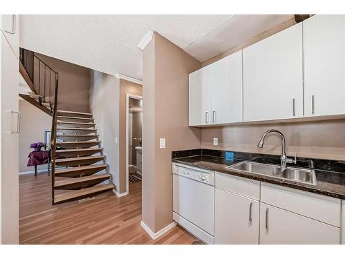 1413-4944 Dalton Drive Nw, Calgary, AB - Indoor Photo Showing Kitchen With Double Sink