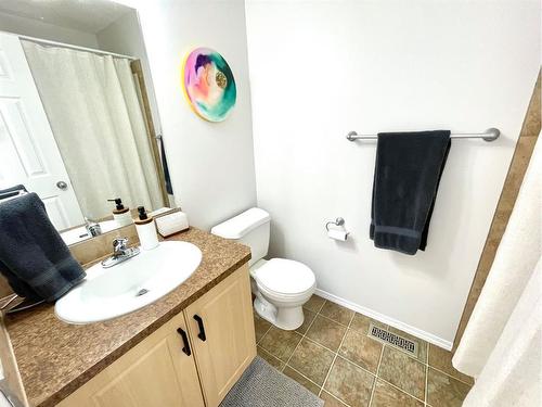 601 Prairie Sound Circle Nw, High River, AB - Indoor Photo Showing Bathroom