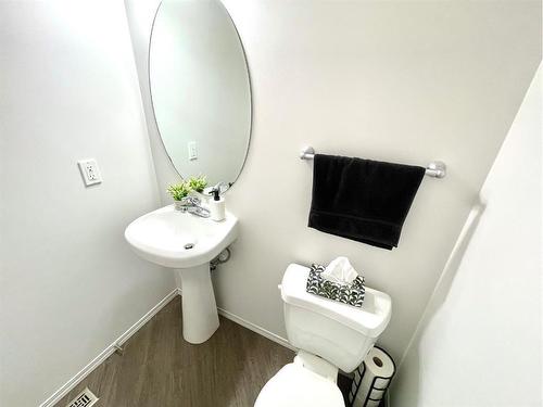 601 Prairie Sound Circle Nw, High River, AB - Indoor Photo Showing Bathroom