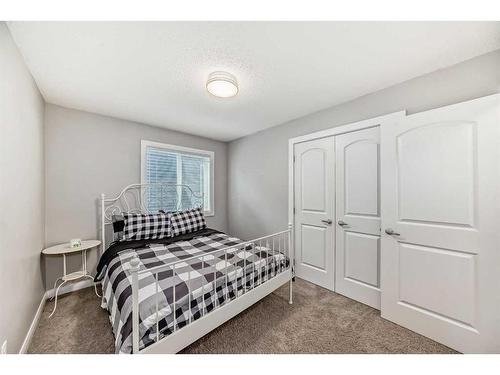 136 Ravenskirk Close Se, Airdrie, AB - Indoor Photo Showing Bedroom