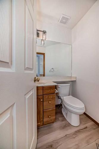 168 Coventry Circle Ne, Calgary, AB - Indoor Photo Showing Bathroom