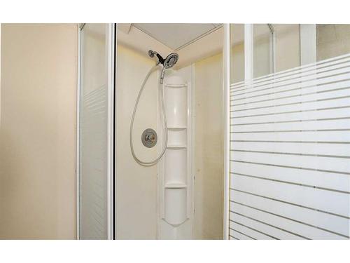 112 Harrison Court, Crossfield, AB - Indoor Photo Showing Bathroom