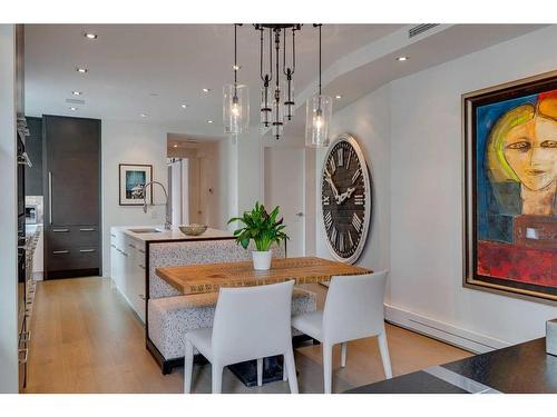 310-135 26 Avenue Sw, Calgary, AB - Indoor Photo Showing Dining Room