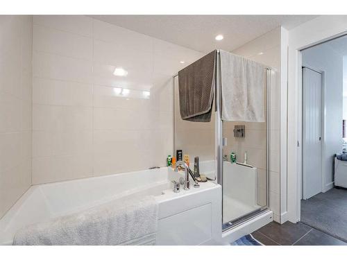 210-25 Aspenmont Heights Sw, Calgary, AB - Indoor Photo Showing Bathroom