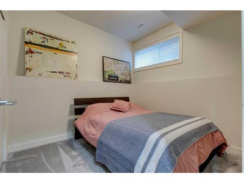 2039 31 Avenue Sw, Calgary, AB - Indoor Photo Showing Bedroom