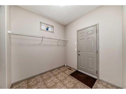 151 Everbrook Drive Sw, Calgary, AB - Indoor