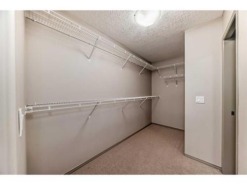 151 Everbrook Drive Sw, Calgary, AB - Indoor With Storage