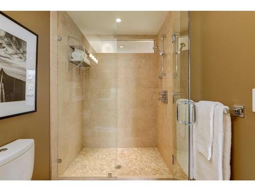 524 23 Avenue Sw, Calgary, AB - Indoor Photo Showing Bathroom