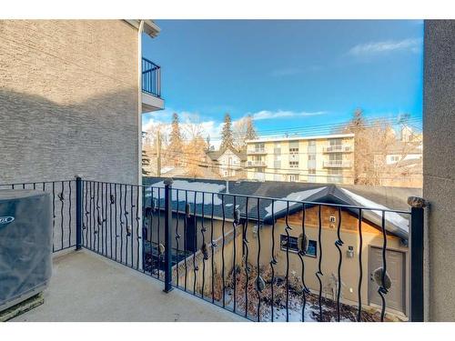 524 23 Avenue Sw, Calgary, AB - Outdoor With Exterior