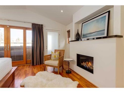 524 23 Avenue Sw, Calgary, AB - Indoor With Fireplace