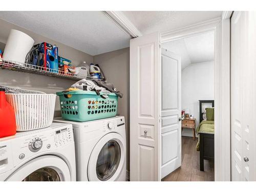 287-87 Glamis Green Sw, Calgary, AB - Indoor Photo Showing Laundry Room