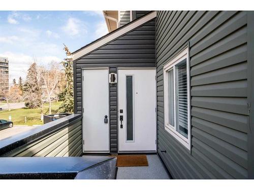 287-87 Glamis Green Sw, Calgary, AB - Outdoor With Exterior