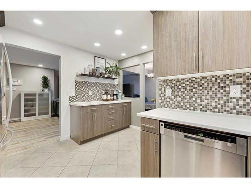 70 Hogarth Crescent Sw, Calgary, AB - Indoor Photo Showing Kitchen With Upgraded Kitchen