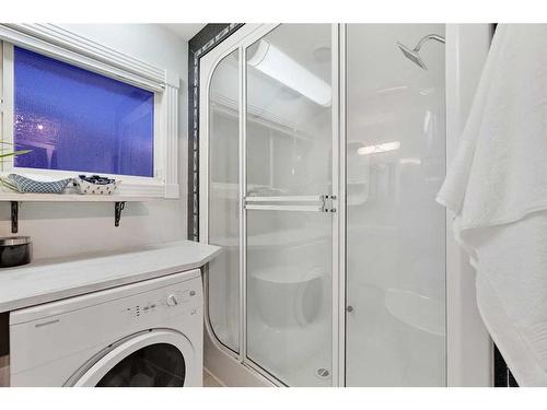 70 Hogarth Crescent Sw, Calgary, AB - Indoor Photo Showing Laundry Room