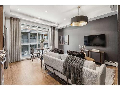 7320-1802 Mahogany Boulevard Se, Calgary, AB - Indoor Photo Showing Living Room