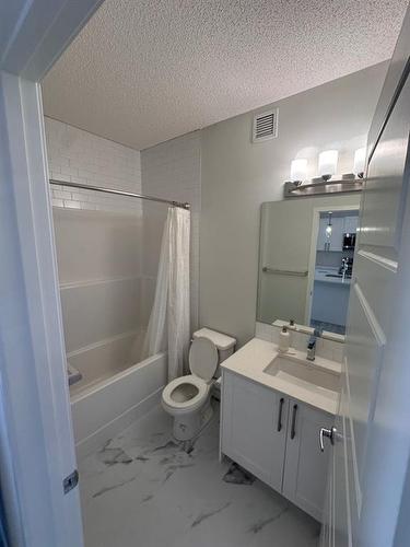 317-80 Carrington Plaza Nw, Calgary, AB - Indoor Photo Showing Bathroom