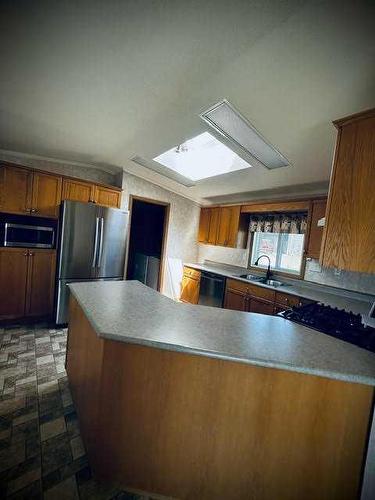 1 Trochu Avenue, Trochu, AB - Indoor Photo Showing Kitchen With Double Sink
