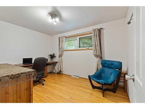 2707 40 Street Sw, Calgary, AB - Indoor Photo Showing Other Room