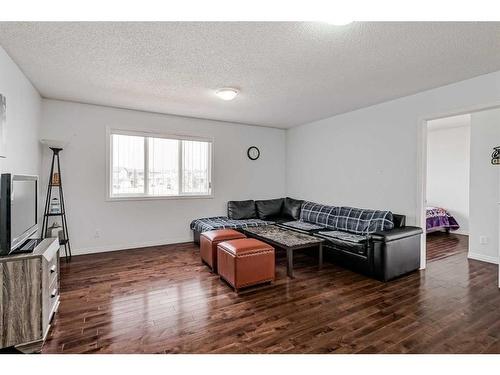 42 Evansford Grove Nw, Calgary, AB - Indoor Photo Showing Living Room