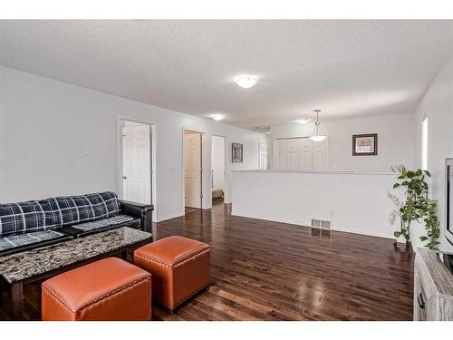 42 Evansford Grove Nw, Calgary, AB - Indoor Photo Showing Living Room