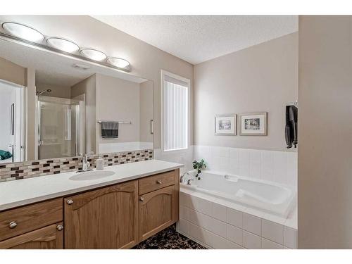 42 Evansford Grove Nw, Calgary, AB - Indoor Photo Showing Bathroom