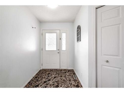 42 Evansford Grove Nw, Calgary, AB - Indoor Photo Showing Other Room