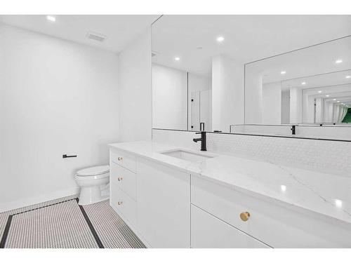 309-8445 Broadcast Avenue Sw, Calgary, AB - Indoor Photo Showing Bathroom