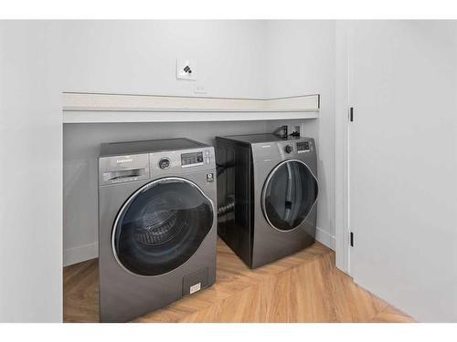309-8445 Broadcast Avenue Sw, Calgary, AB - Indoor Photo Showing Laundry Room