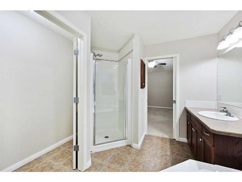 38 Discovery Heights Sw, Calgary, AB - Indoor Photo Showing Bathroom