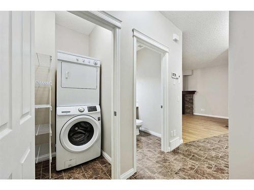 38 Discovery Heights Sw, Calgary, AB - Indoor Photo Showing Laundry Room
