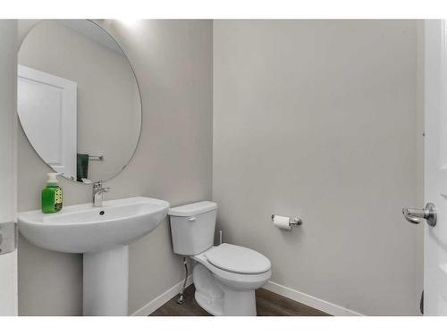 331 Reunion Green Nw, Airdrie, AB - Indoor Photo Showing Bathroom