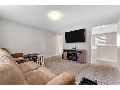 331 Reunion Green Nw, Airdrie, AB - Indoor Photo Showing Living Room