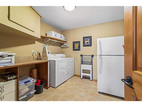 312-104 Armstrong Place, Canmore, AB - Indoor Photo Showing Laundry Room