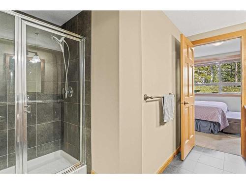 312-104 Armstrong Place, Canmore, AB - Indoor Photo Showing Bathroom