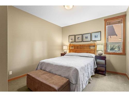 312-104 Armstrong Place, Canmore, AB - Indoor Photo Showing Bedroom
