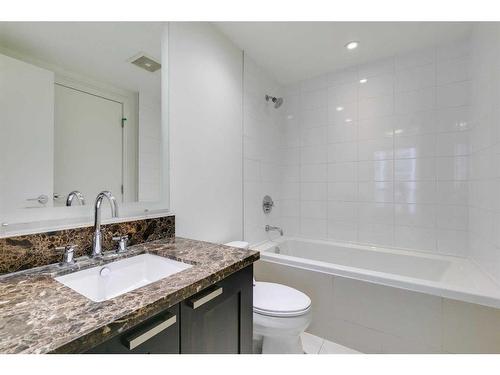 1818-222 Riverfront Avenue Sw, Calgary, AB - Indoor Photo Showing Bathroom