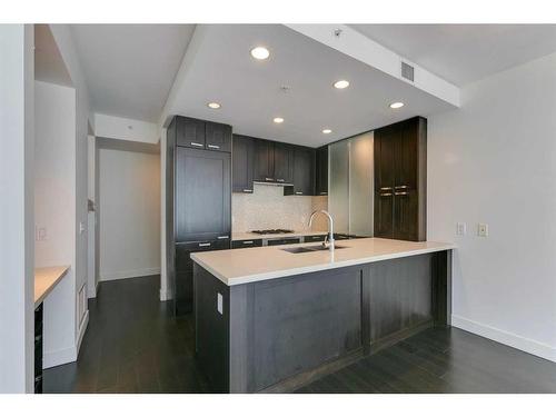 1818-222 Riverfront Avenue Sw, Calgary, AB - Indoor Photo Showing Kitchen With Double Sink With Upgraded Kitchen
