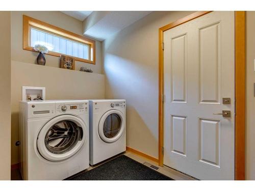 421 Stewart Creek Close, Canmore, AB - Indoor Photo Showing Laundry Room