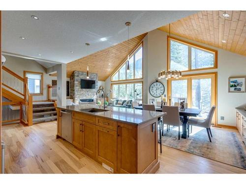 421 Stewart Creek Close, Canmore, AB - Indoor Photo Showing Kitchen With Upgraded Kitchen