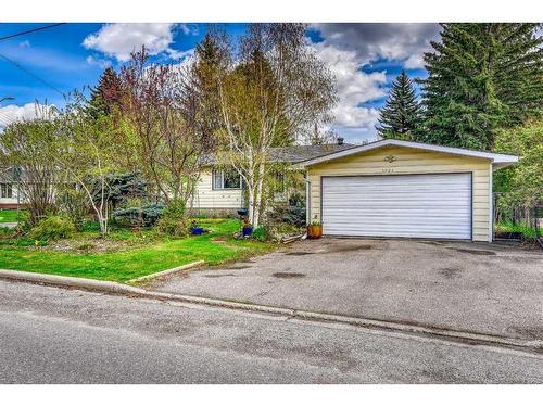 5924 Bow Crescent Nw, Calgary, AB - Outdoor