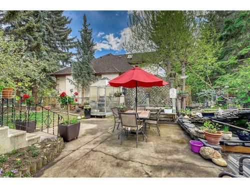 5924 Bow Crescent Nw, Calgary, AB - Outdoor With Backyard