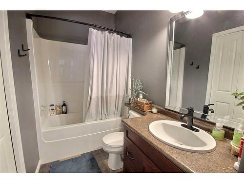 5214 15 Street, Lloydminster, AB - Indoor Photo Showing Bathroom