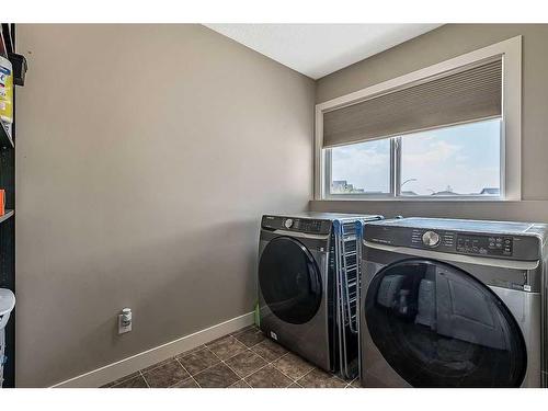 2098 High Country Rise Nw, High River, AB - Indoor Photo Showing Laundry Room