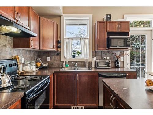 23-27 Springborough Boulevard Sw, Calgary, AB - Indoor Photo Showing Kitchen With Double Sink