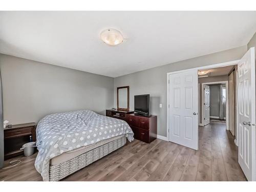 375 Falmere Road Ne, Calgary, AB - Indoor Photo Showing Bedroom